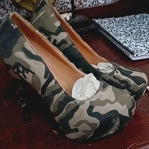 New heels by Delicacy size 6